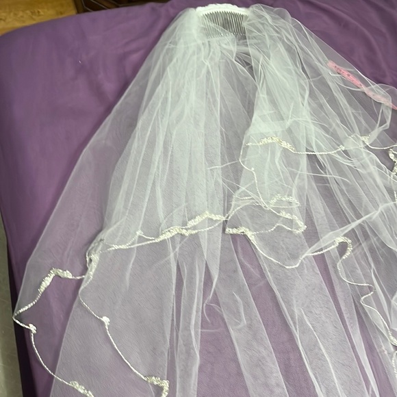 White veil worn once - Picture 1 of 1
